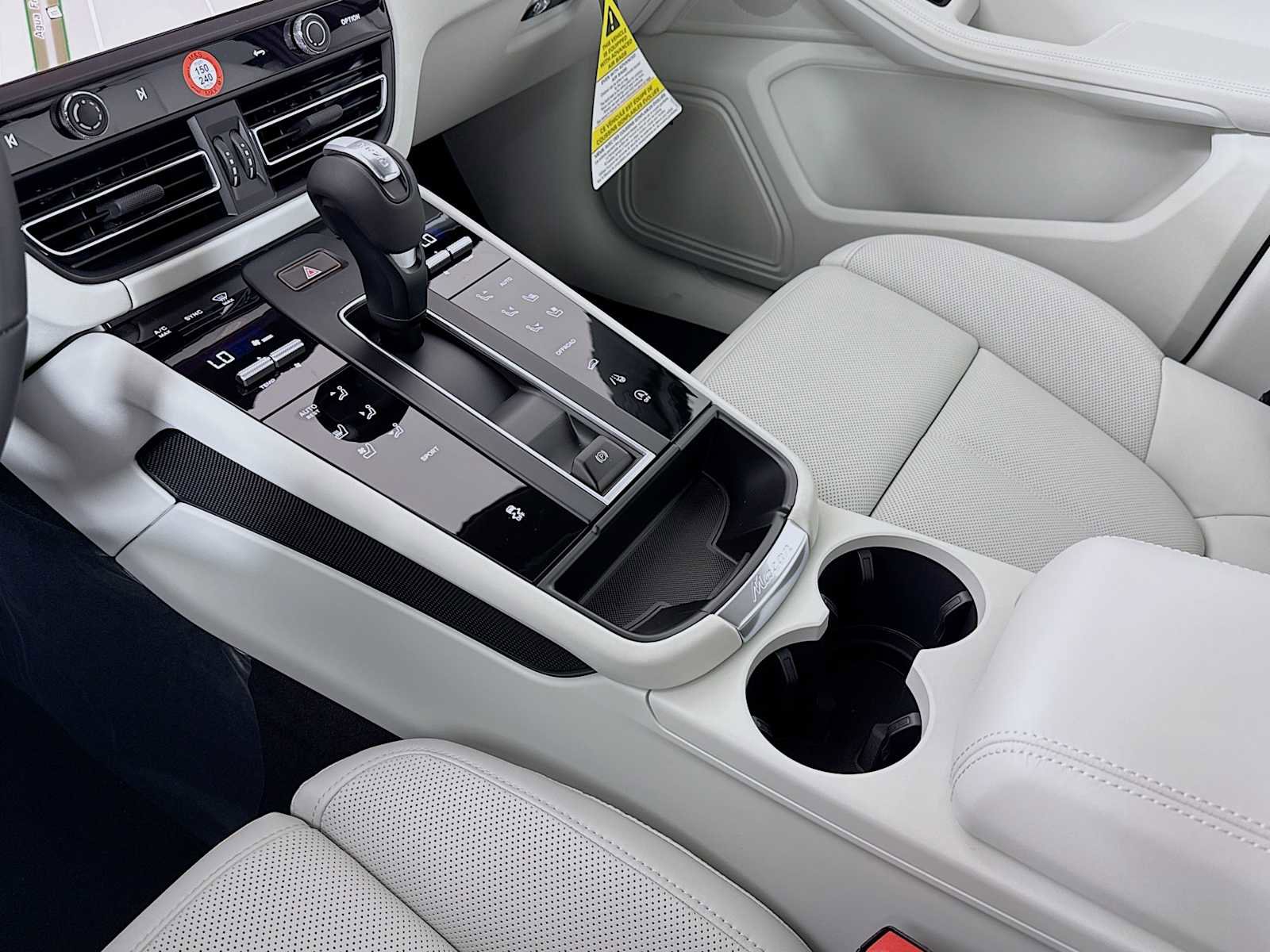 New 2026 Porsche Macan image 21