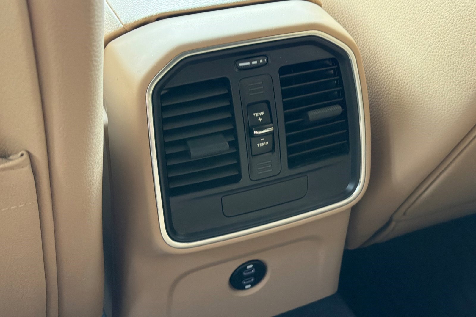 Used 2025 Porsche Macan image 16