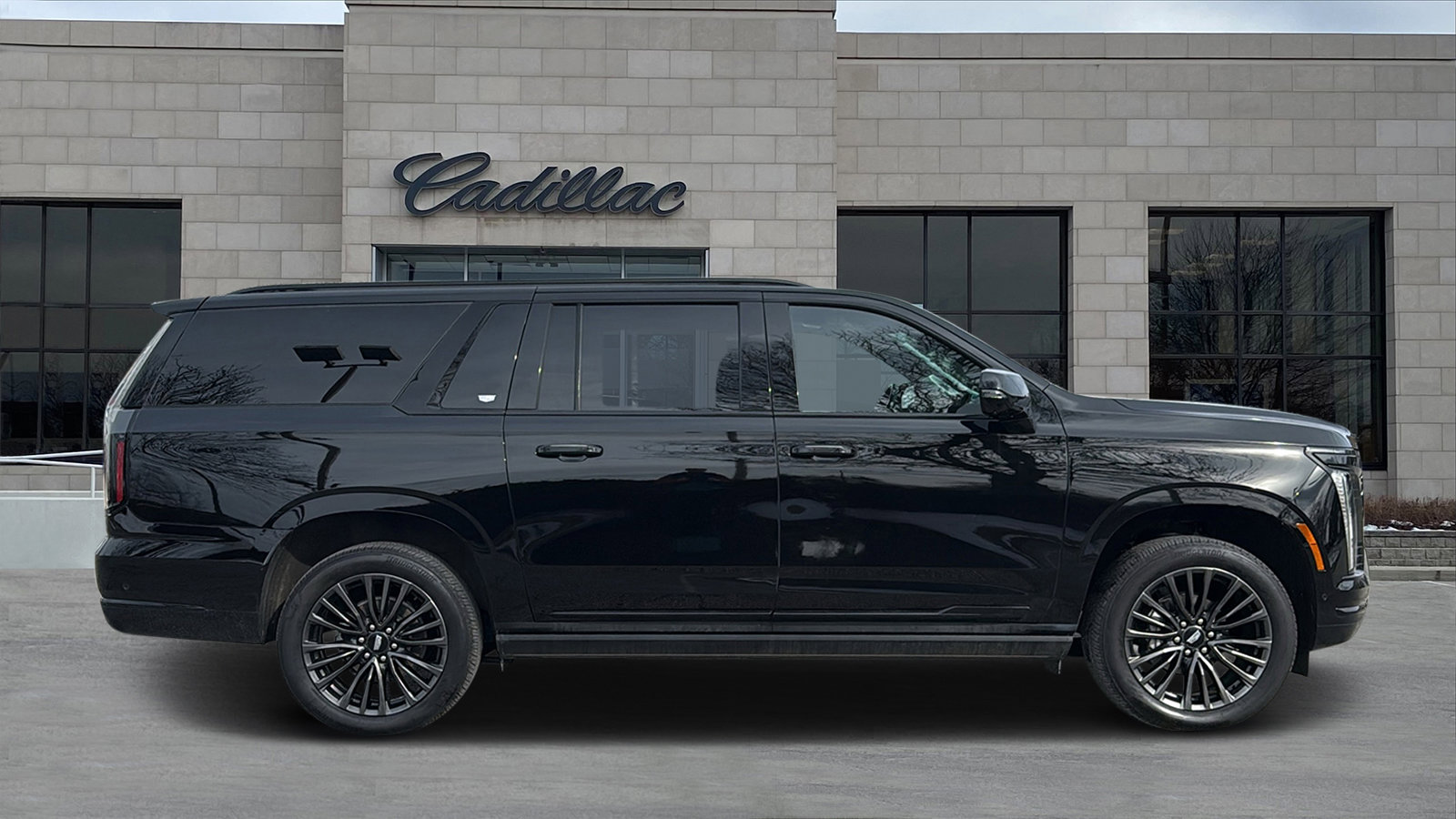 Certified 2025 Cadillac Escalade ESV Sport Platinum image 2