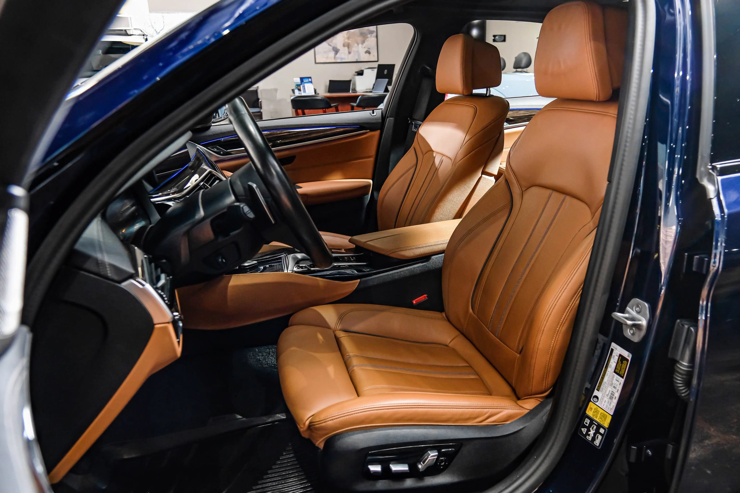 Used 2023 BMW M550i xDrive w/ Parking Assistance Package AWD/4WD image 43