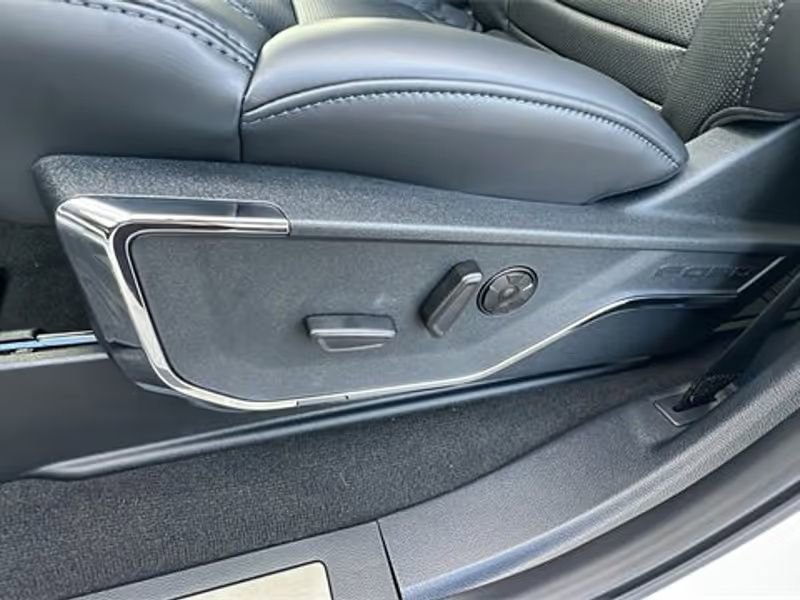 New 2025 Ford F250 Platinum image 25