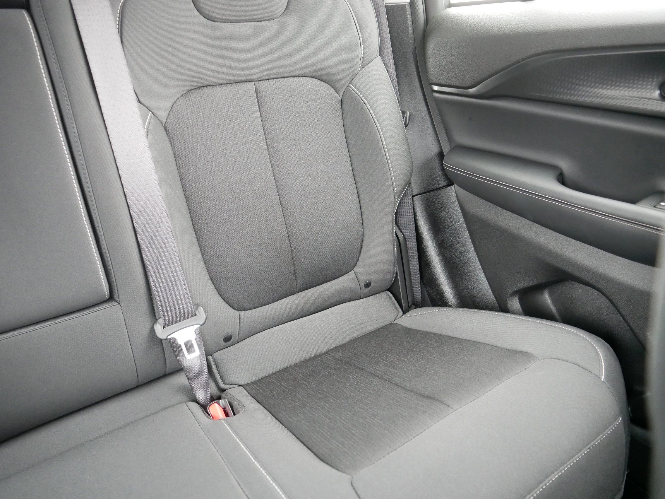 Used 2023 Jeep Grand Cherokee Laredo AWD/4WD image 14