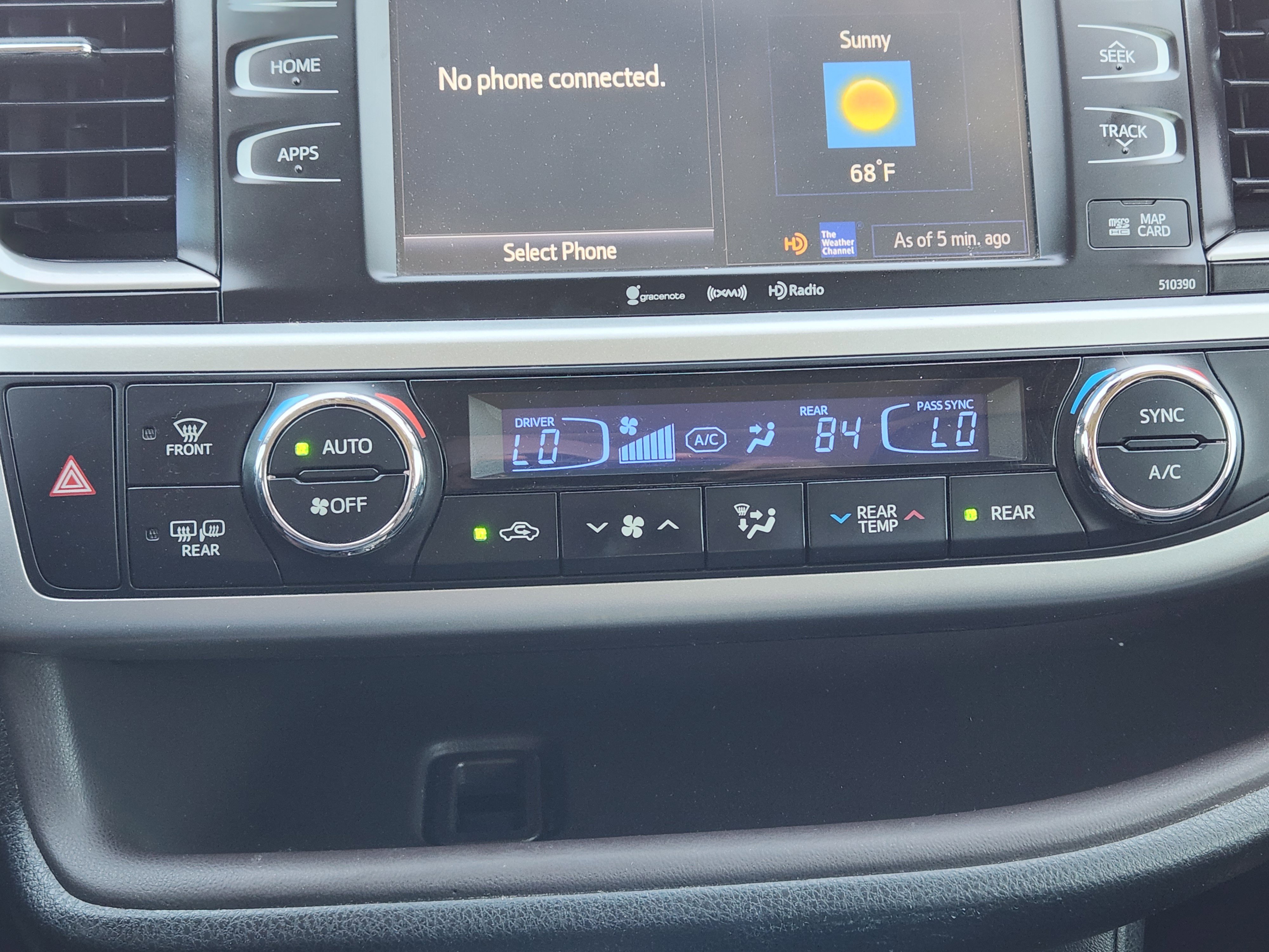 Used 2019 Toyota Highlander XLE image 19