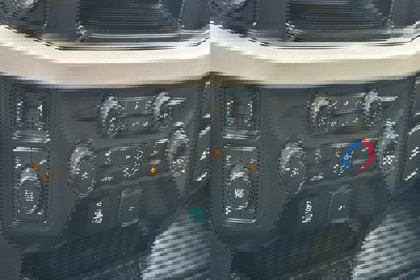 Used 2023 Ford F350 XLT w/ 360-Degree Camera Package image 21