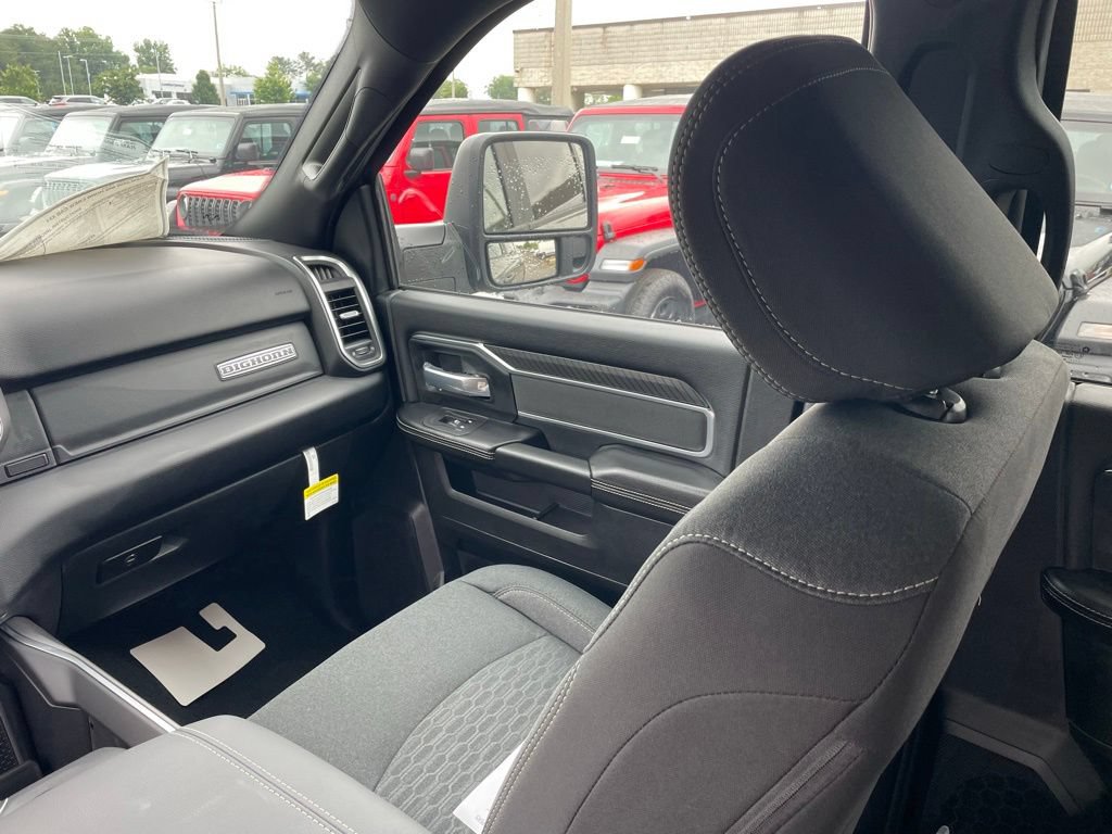 New 2026 RAM 2500 Big Horn AWD/4WD image 22