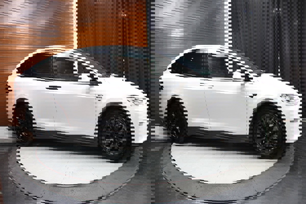 Used 2023 Tesla Model X 7 Seater AWD Driving Com 4 image 16