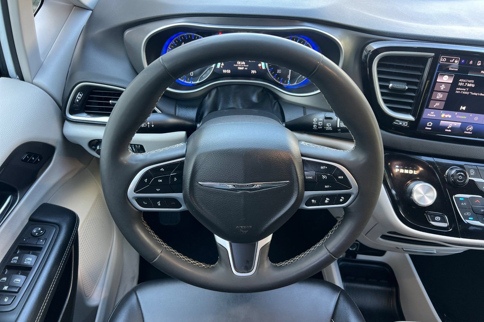 Used 2024 Chrysler Pacifica Touring-L FWD image 16