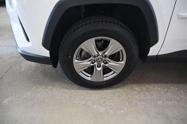 Used 2022 Toyota RAV4 XLE AWD/4WD image 30
