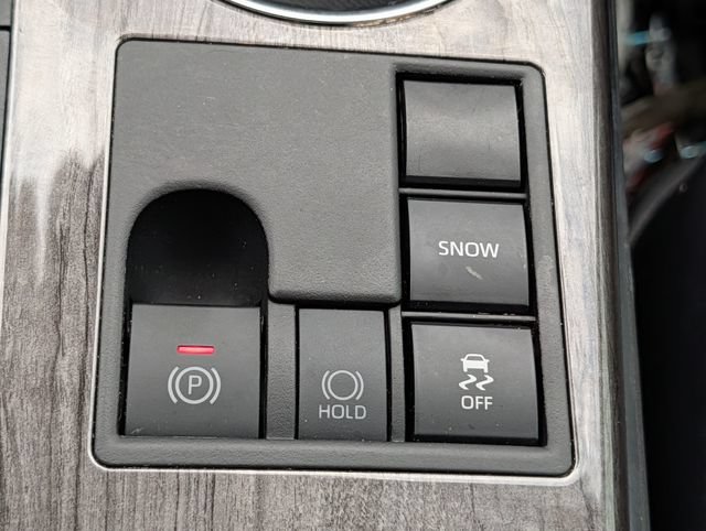 Used 2024 Toyota Highlander Platinum FWD image 16