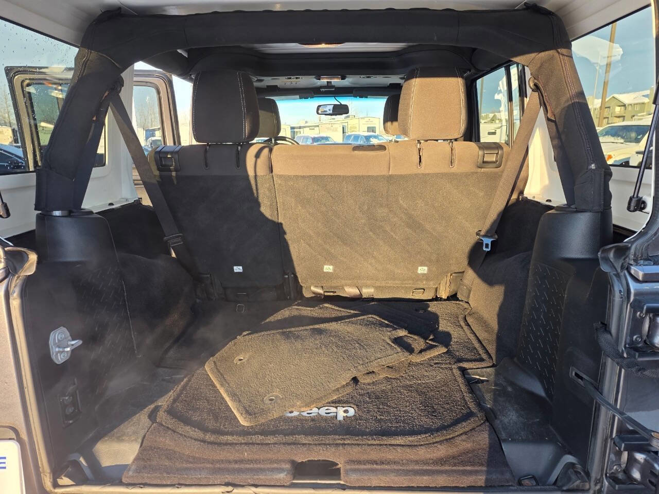 Used 2017 Jeep Wrangler Unlimited Sahara w/ Connectivity Group image 11