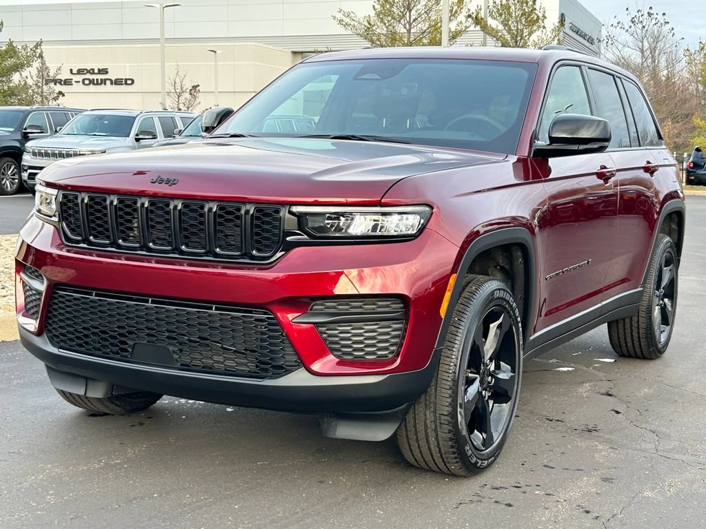 New 2025 Jeep Grand Cherokee 4WD image 3