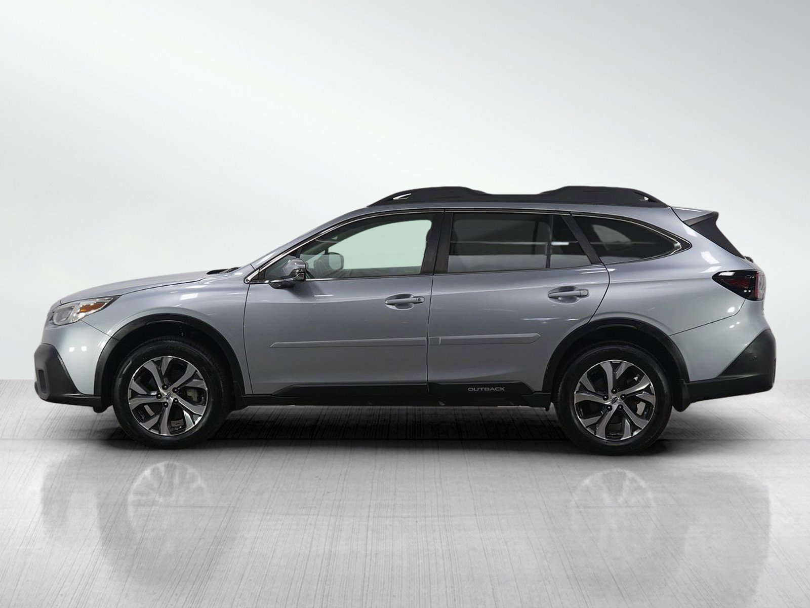Used 2022 Subaru Outback Limited XT image 2