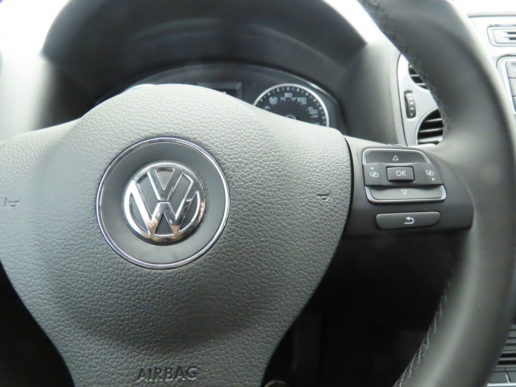 Used 2016 Volkswagen Tiguan S image 12