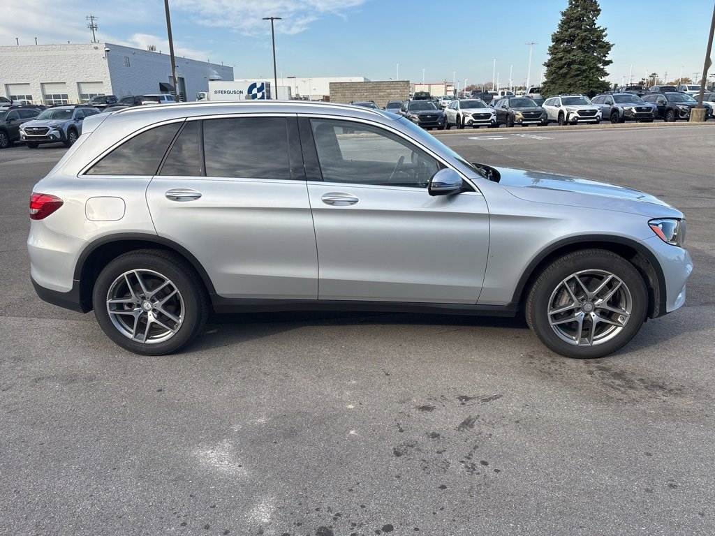 Used 2016 Mercedes-Benz GLC 300 4MATIC image 2