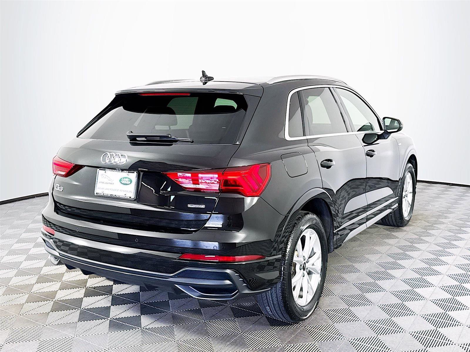 Used 2021 Audi Q3 2.0T Premium w/ Convenience Package image 6