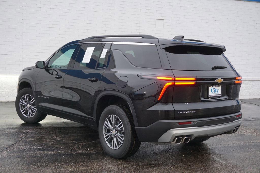Used 2025 Chevrolet Traverse LT w/ Driver Confidence Package FWD image 7