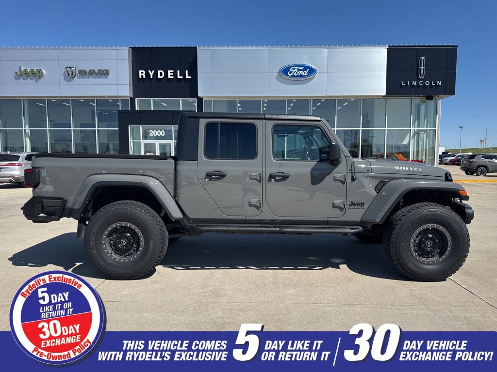 Used 2021 Jeep Gladiator Willys AWD/4WD image 2