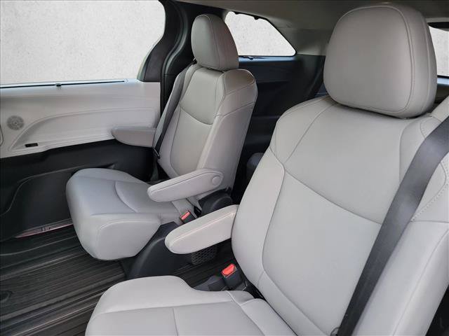 Used 2026 Toyota Sienna XLE AWD/4WD image 14