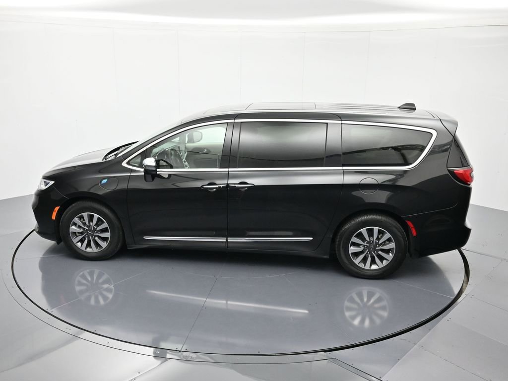 Used 2023 Chrysler Pacifica Limited FWD image 37