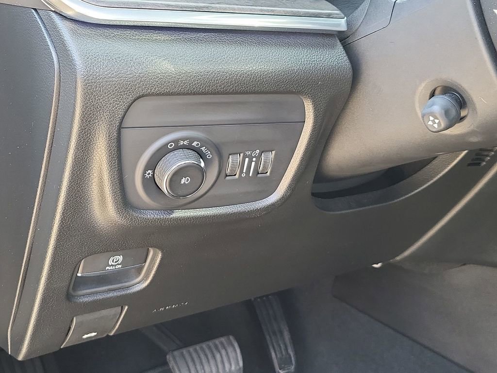 Used 2023 Jeep Grand Cherokee Overland image 18