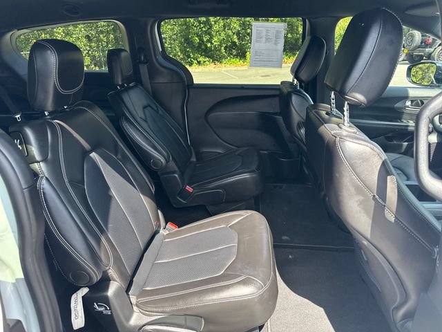 Used 2025 Chrysler Pacifica Select FWD image 10
