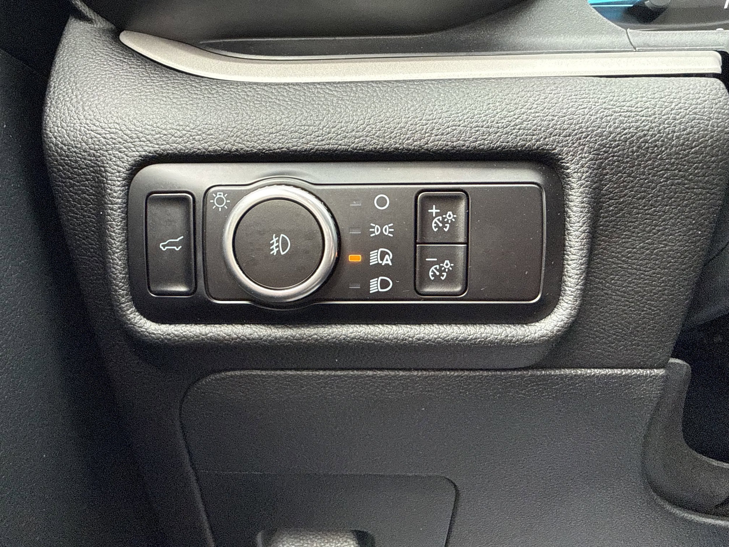 Certified 2023 Ford Explorer XLT w/ Equipment Group 202A AWD/4WD image 21