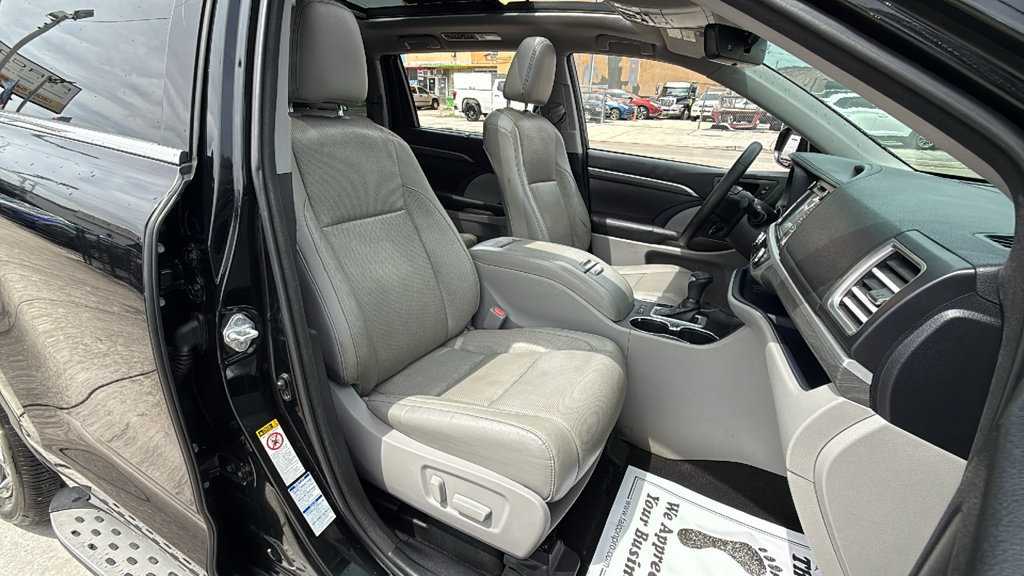 Used 2018 Toyota Highlander Limited Platinum AWD/4WD image 38
