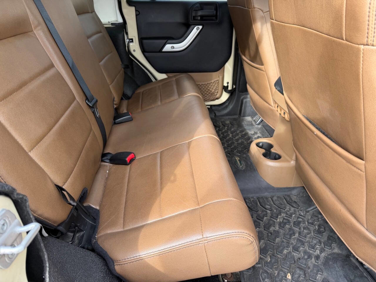 Used 2012 Jeep Wrangler Unlimited Sahara w/ Connectivity Group image 19