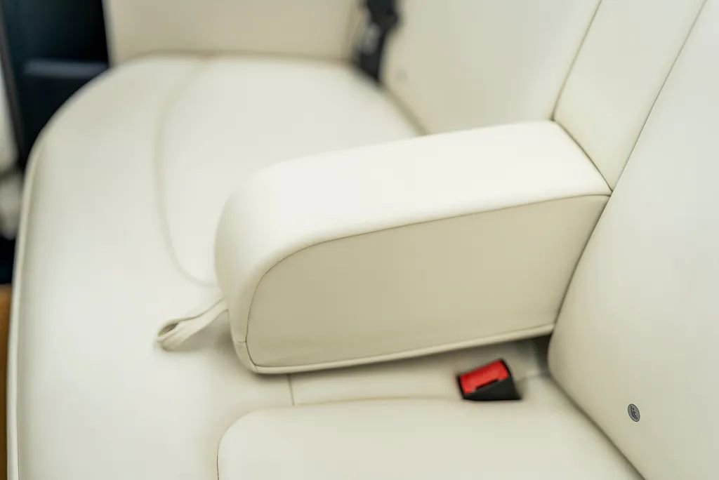 Used 2010 Rolls-Royce Phantom Drophead Coupe RWD image 30