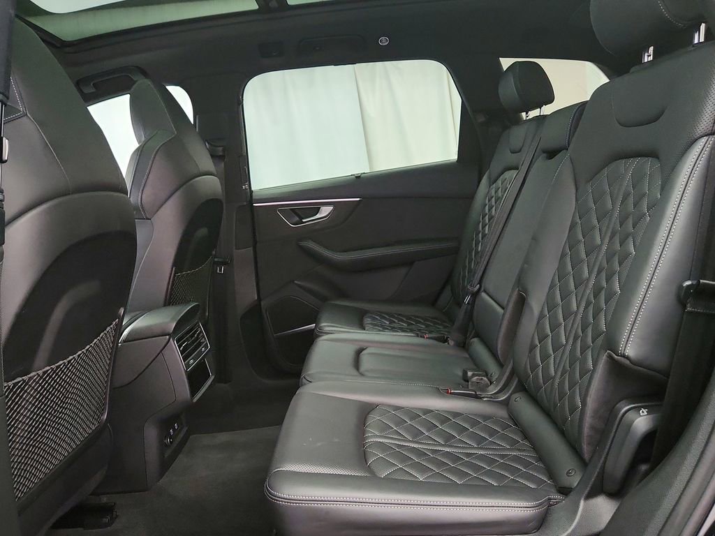 Used 2021 Audi SQ7 Premium Plus w/ Executive Package image 29