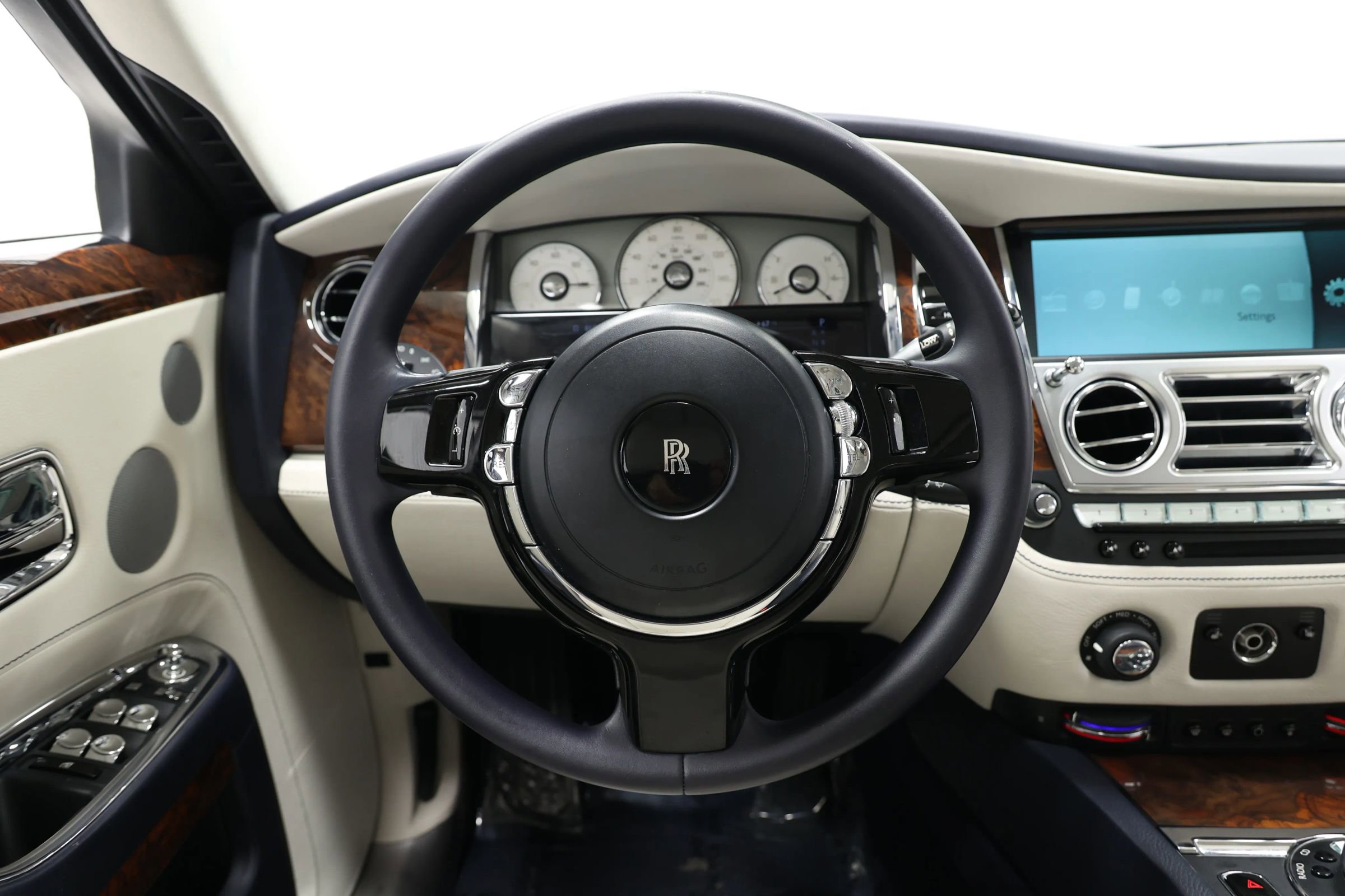 Used 2015 Rolls-Royce Ghost image 23