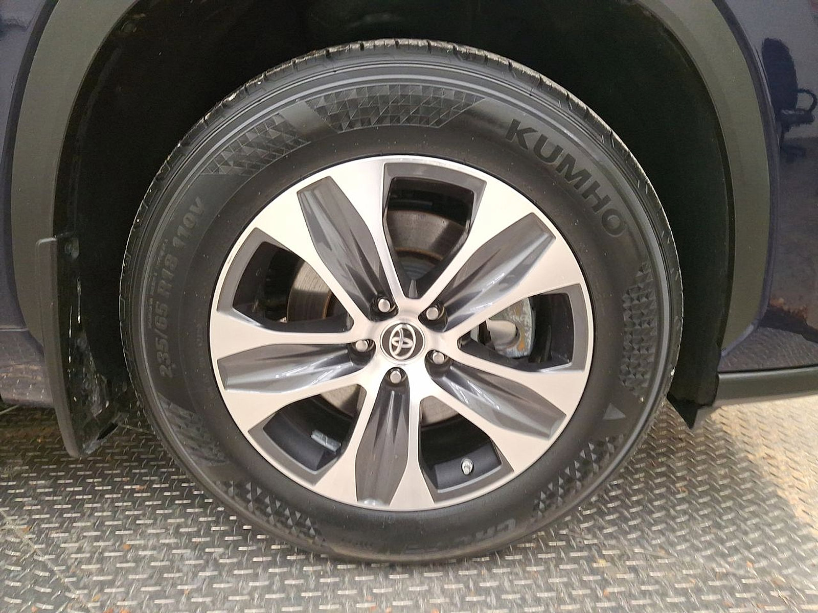 Certified 2023 Toyota Highlander XLE image 27