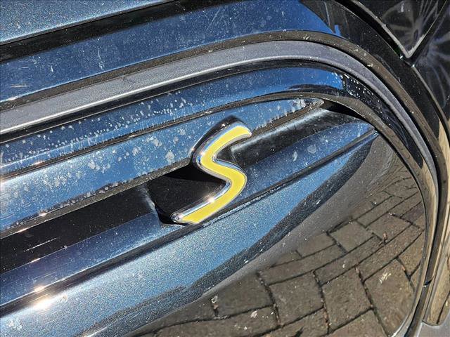 Used 2024 MINI Cooper SE w/ Signature Upholstery Package image 4