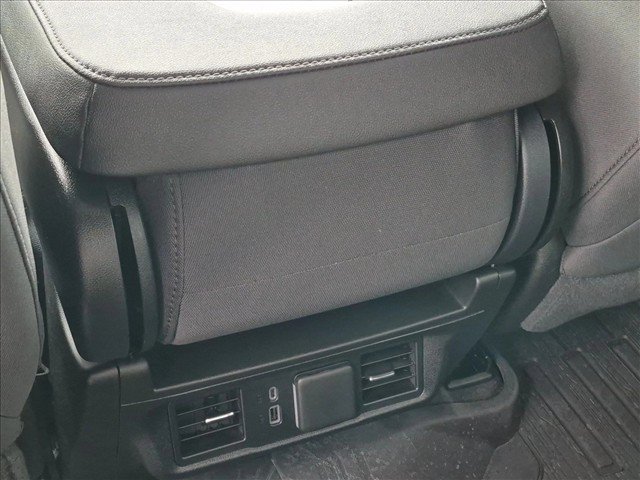 Used 2025 GMC Sierra 1500 SLE AWD/4WD image 17