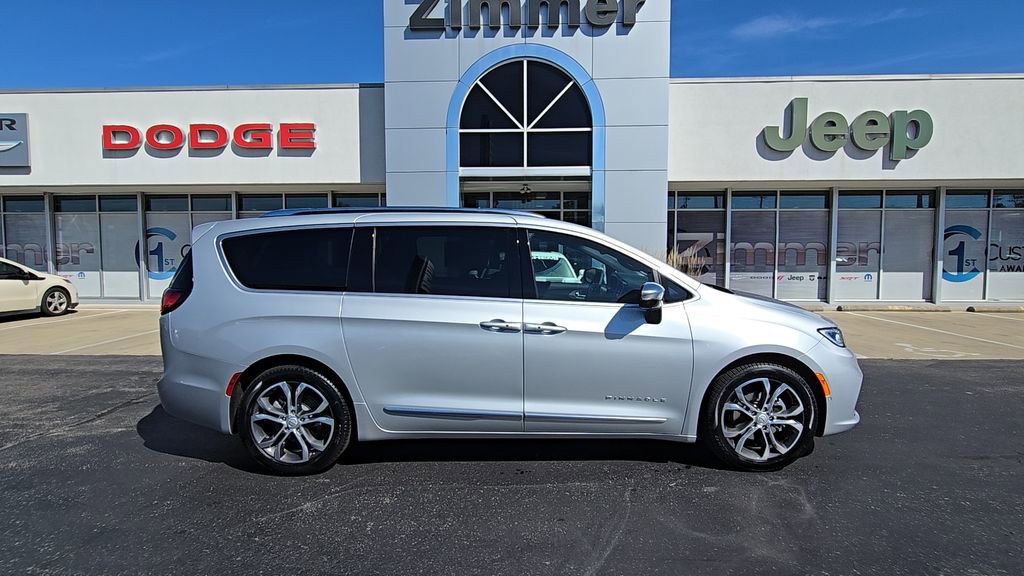 New 2026 Chrysler Pacifica Pinnacle w/ Trailer Tow Group FWD image 9