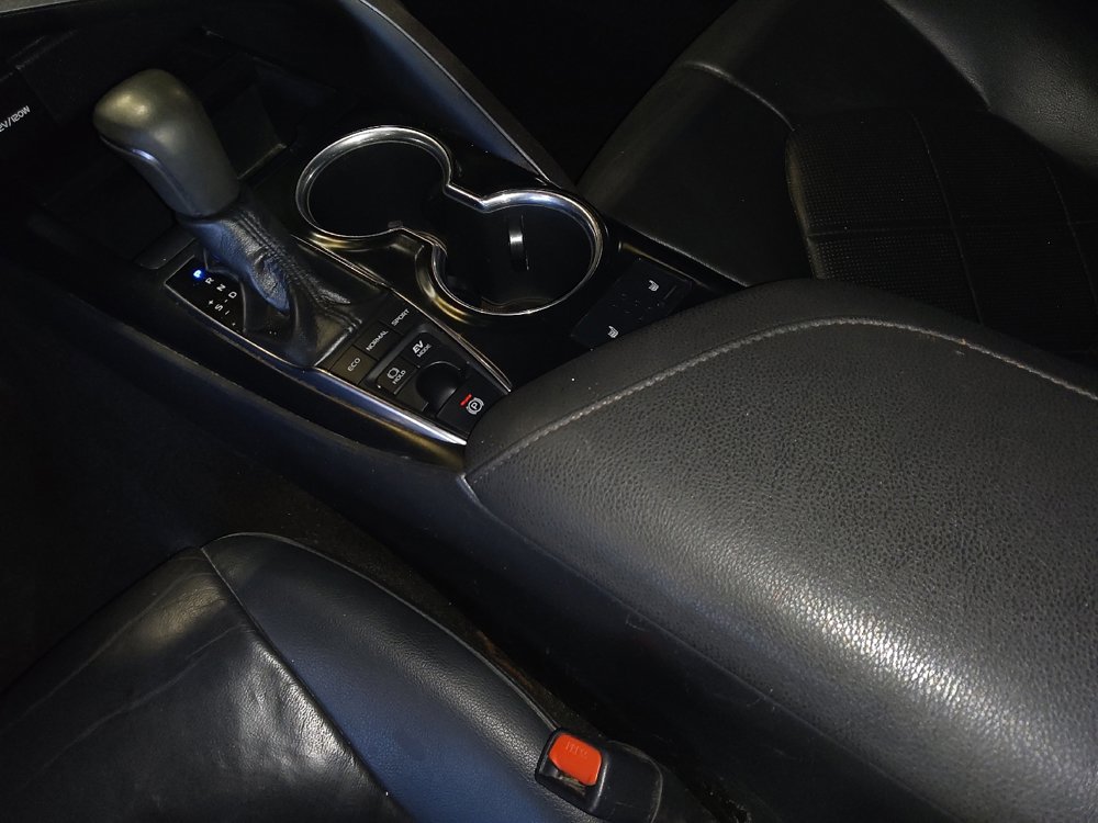 Used 2018 Toyota Camry XLE image 26