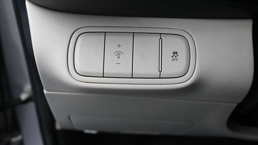 Used 2023 Hyundai Venue SEL FWD image 27