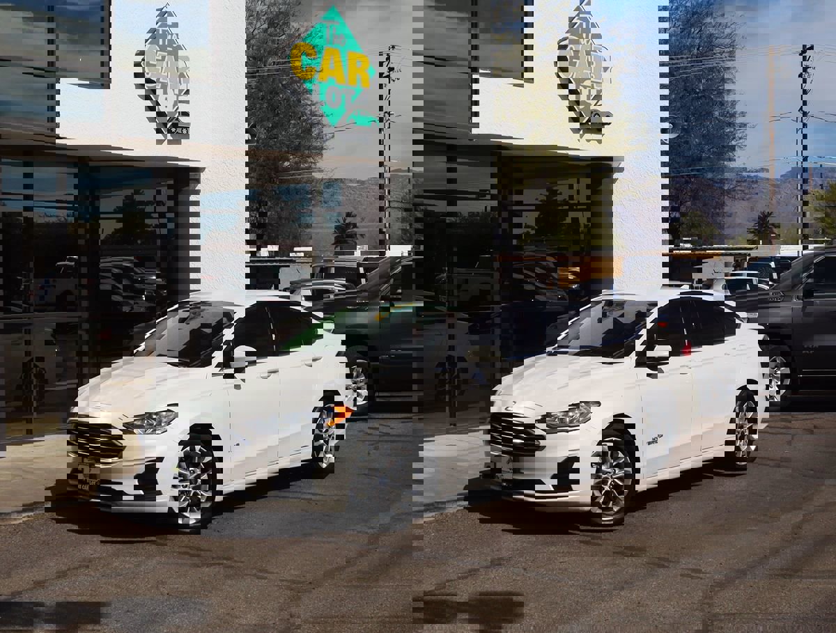 Used 2019 Ford Fusion SE image 2