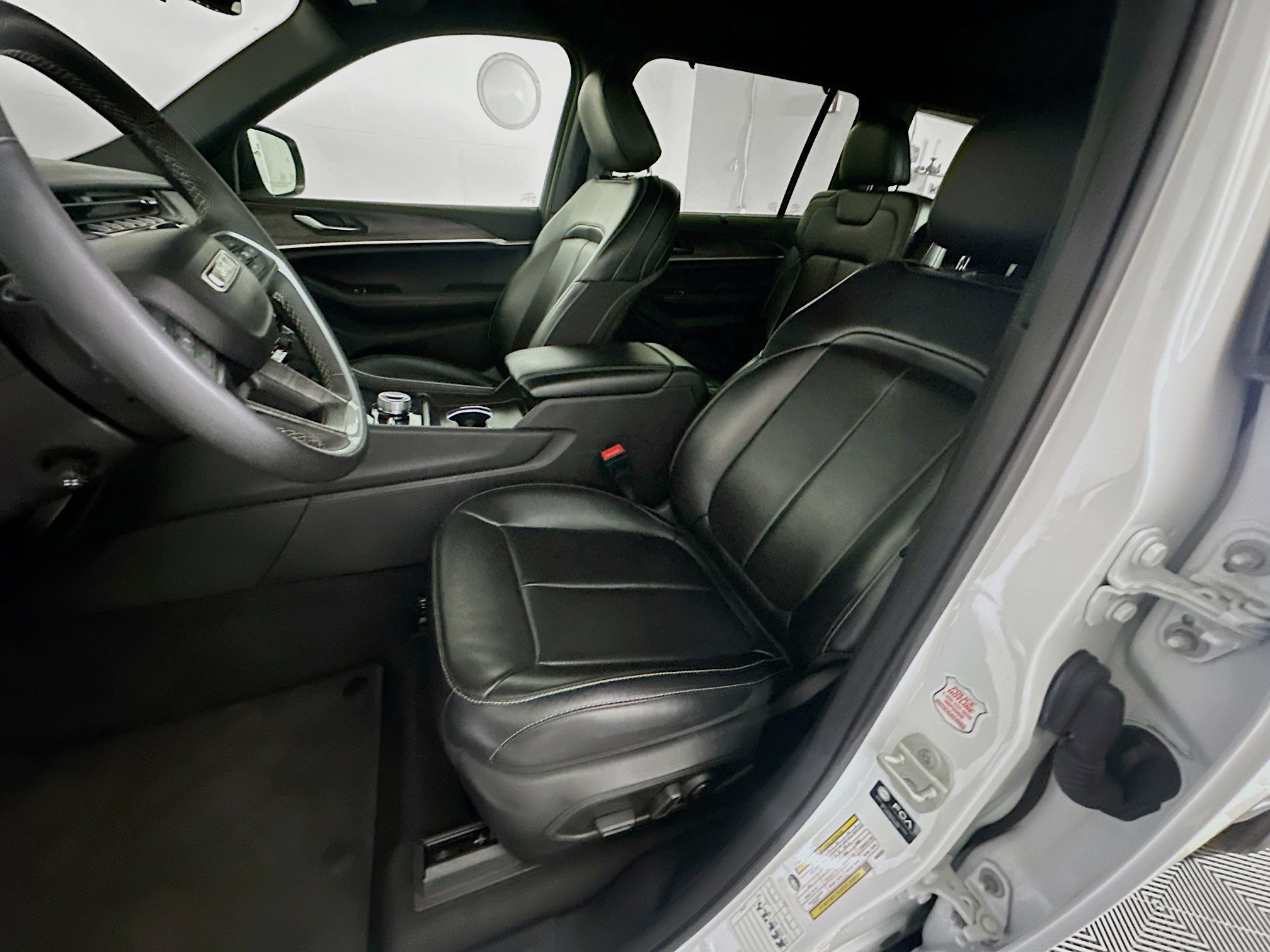 Used 2024 Jeep Grand Cherokee L Limited w/ Luxury Tech Group II image 13