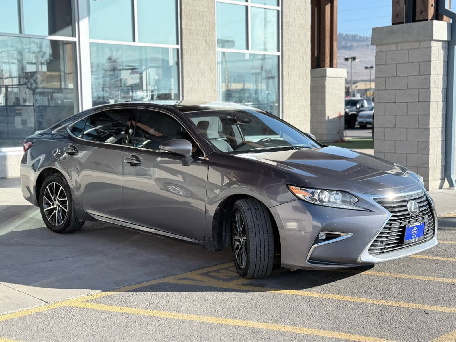 Used 2016 Lexus ES 350 w/ Navigation System Package image 2
