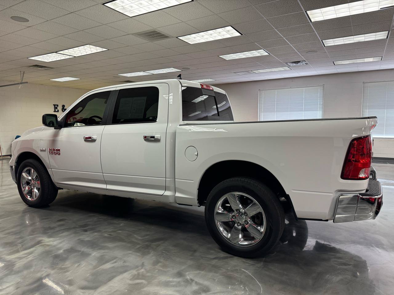 Used 2017 RAM 1500 Lone Star AWD/4WD image 9