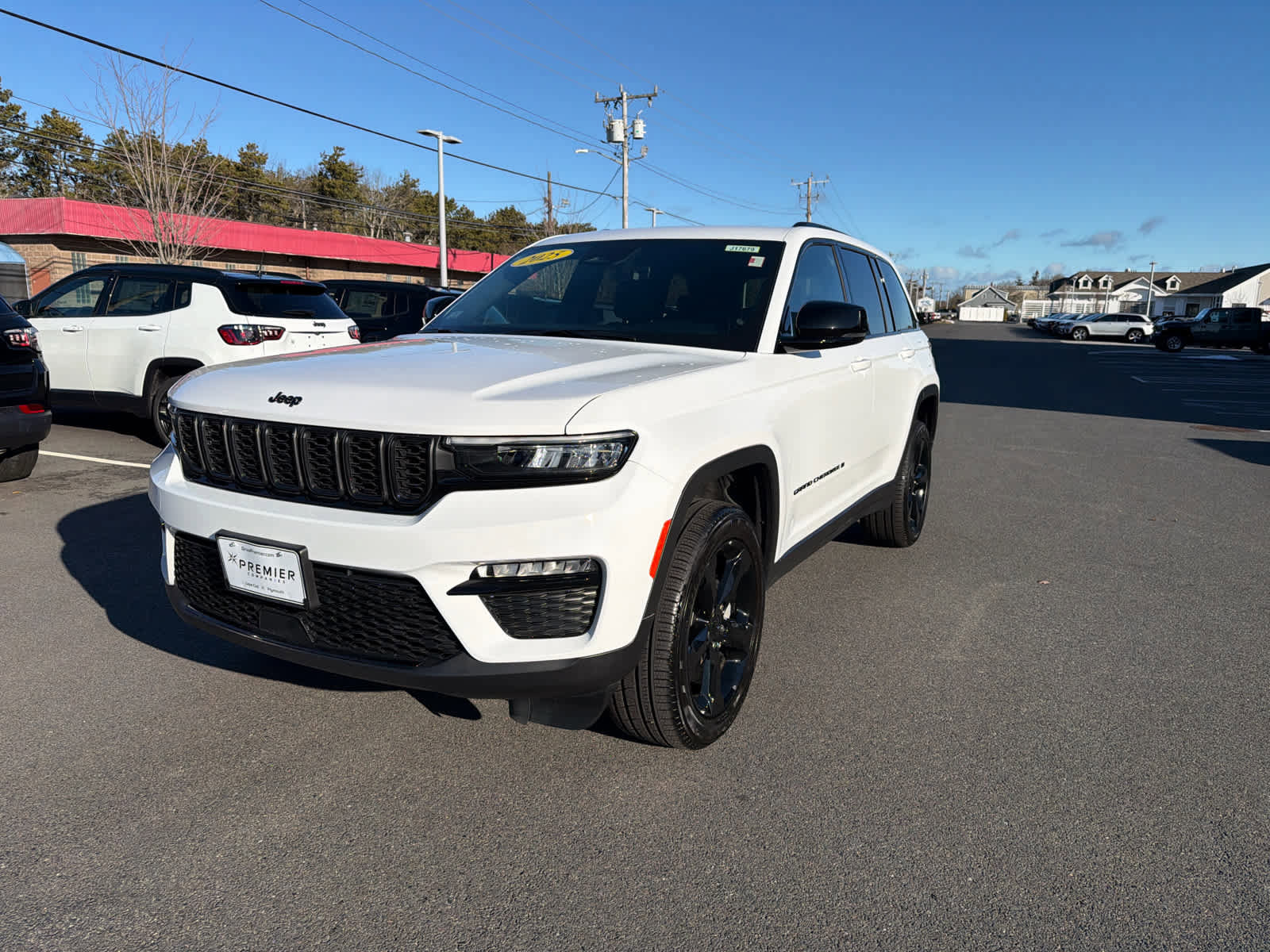 Used 2025 Jeep Grand Cherokee Limited w/ Black Appearance Package image 16