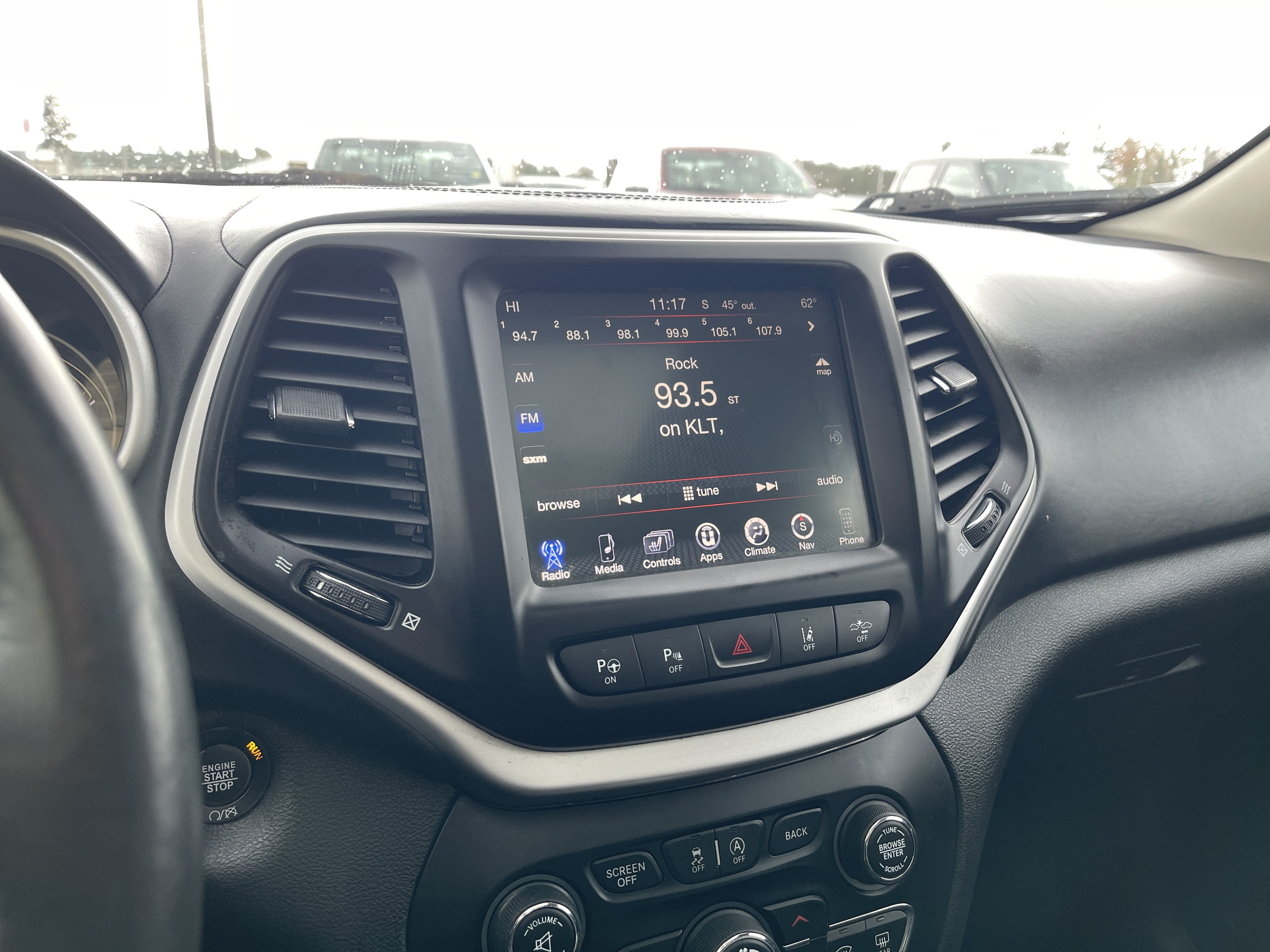Used 2018 Jeep Cherokee Overland w/ Technology Group AWD/4WD image 19