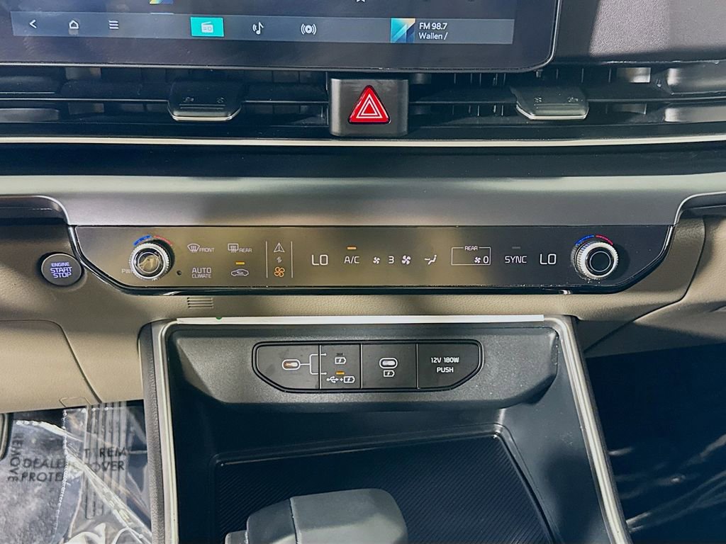 Used 2025 Kia Carnival FWD image 16