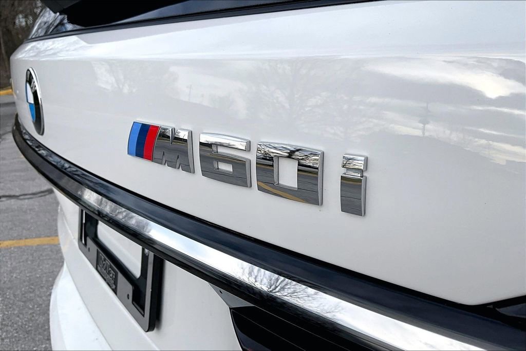 Used 2025 BMW X7 M60i w/ Climate Comfort Package image 8