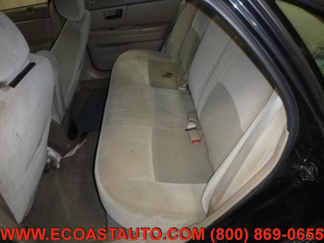 Used 2005 Ford Taurus SE FWD image 12