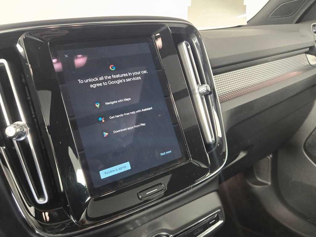 Used 2021 Volvo XC40 P8 Recharge w/ Advanced Package image 22