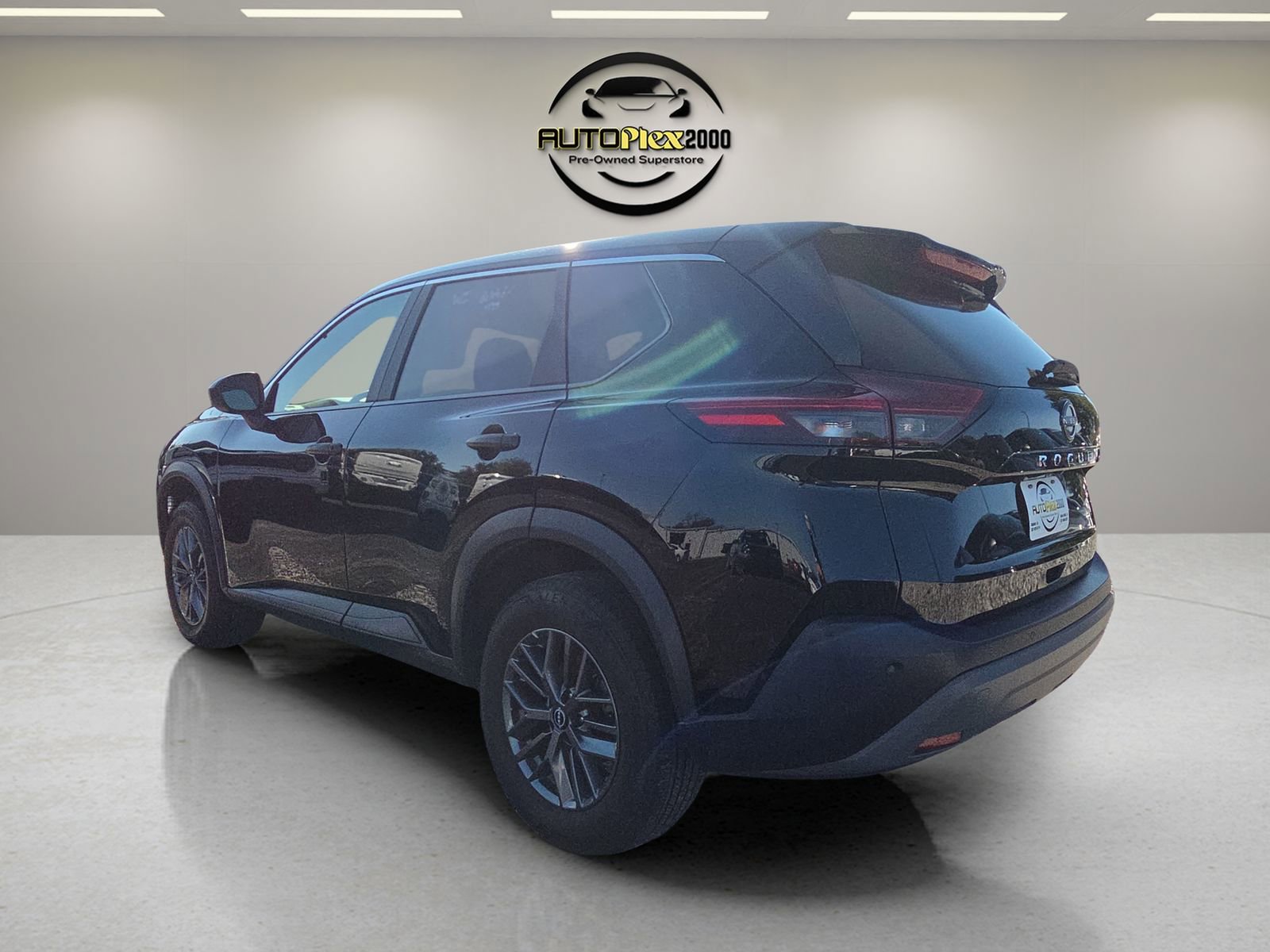 Used 2023 Nissan Rogue S FWD image 5