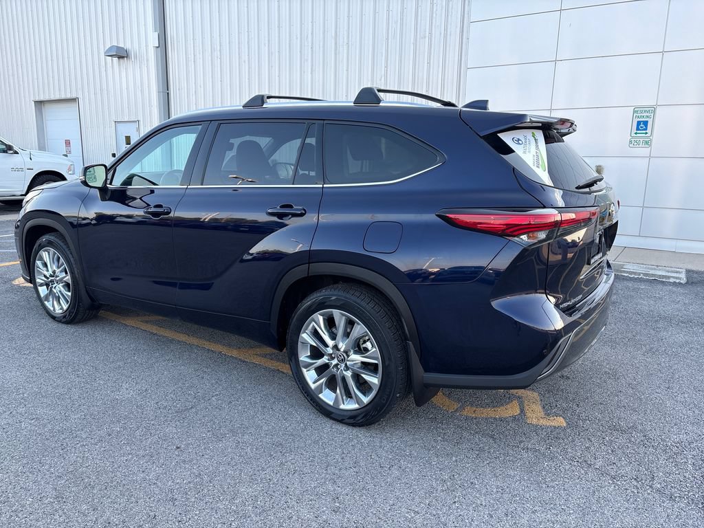 Used 2022 Toyota Highlander Limited AWD/4WD image 3