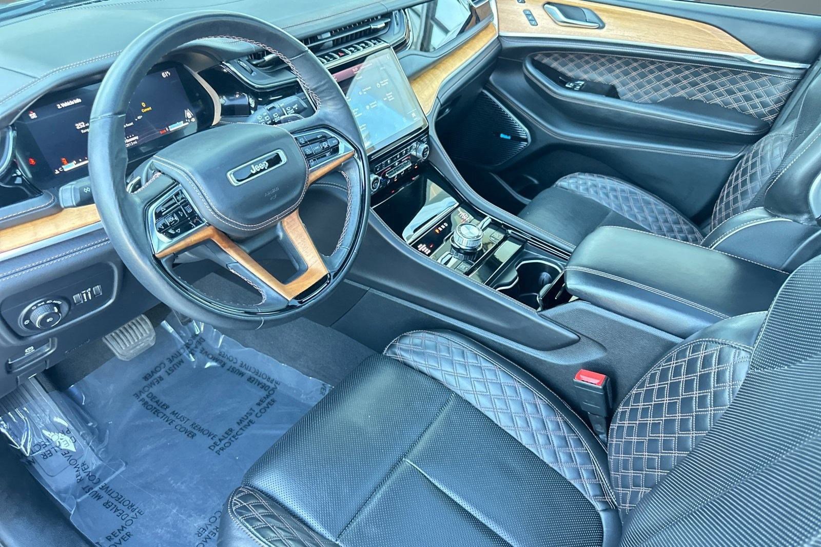 Used 2023 Jeep Grand Cherokee Summit image 4